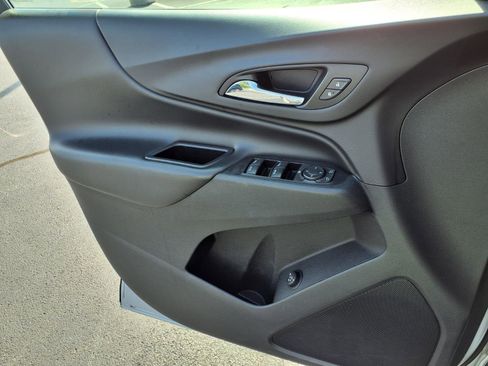 Used 2018 Chevrolet Equinox LT FWD image 19