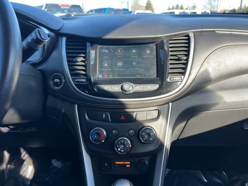 Used 2018 Chevrolet Trax LT w/ LT Convenience Package image 24