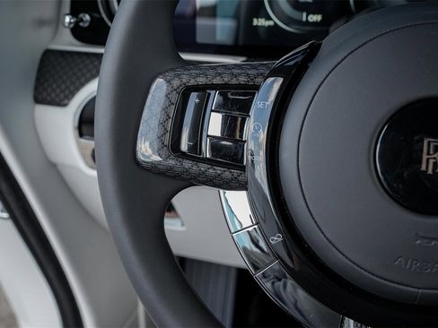 New 2025 Rolls-Royce Spectre Black Badge image 28