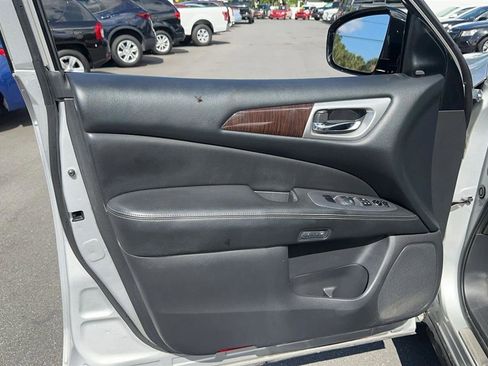 Used 2015 Nissan Pathfinder Platinum FWD image 31