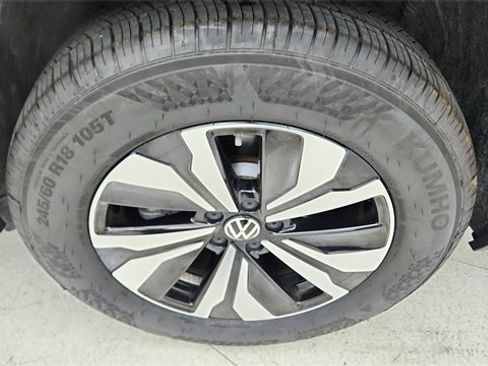 Used 2025 Volkswagen Atlas SE image 60