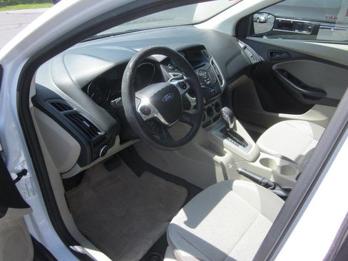Used 2012 Ford Focus SE FWD image 9