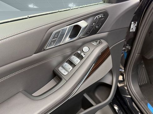 Used 2026 BMW X7 xDrive40i w/ Premium Package image 29