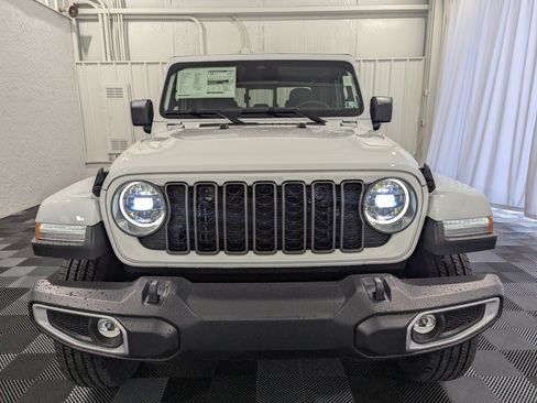 Used 2026 Jeep Gladiator Sport AWD/4WD image 4