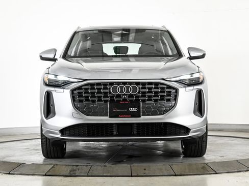 Certified 2025 Audi Q5 Premium w/ Convenience Package image 2