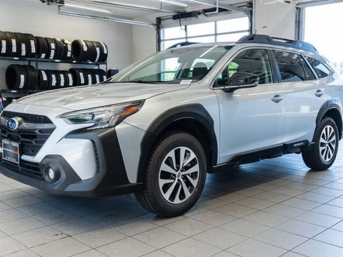 Used 2023 Subaru Outback Premium AWD/4WD image 3