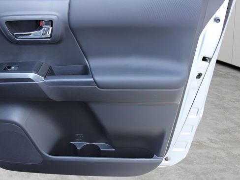 Used 2023 Toyota Tacoma TRD Sport w/ Technology Package image 23