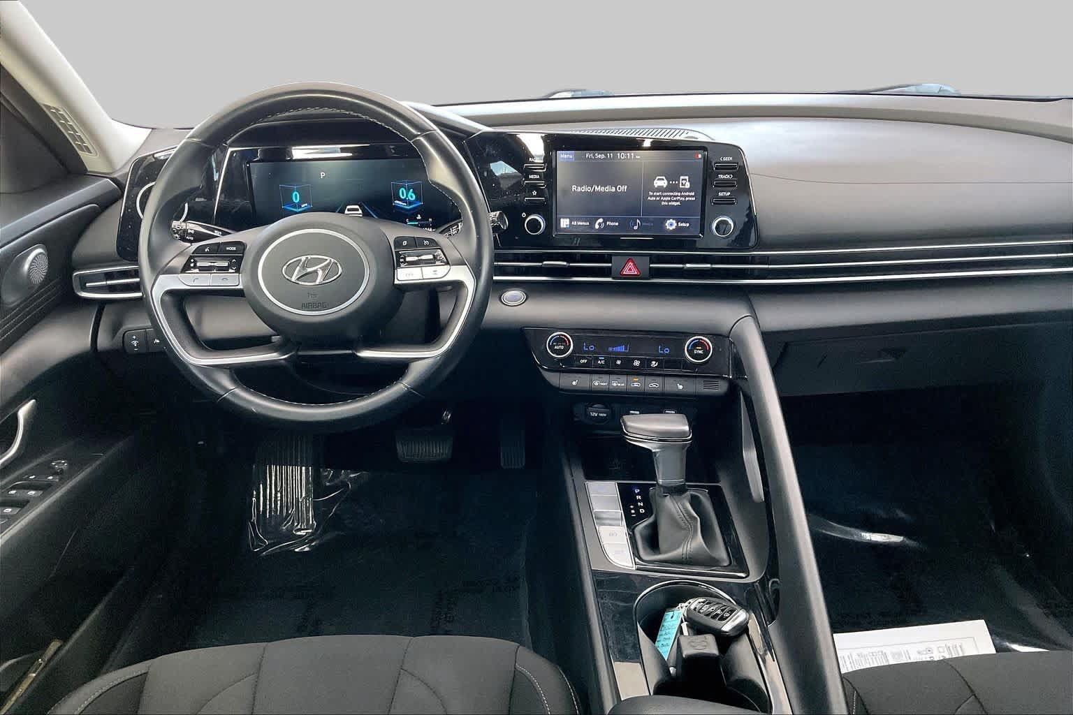 Certified 2021 Hyundai Elantra SEL w/ Convenience Package FWD image 16