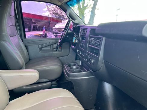 Used 2020 Chevrolet Express 3500 LS image 24