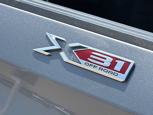 Used 2022 GMC Sierra 1500 SLT AWD/4WD image 11