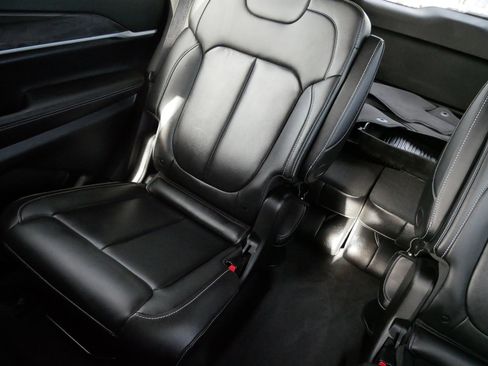 Used 2023 Jeep Grand Cherokee L Limited image 12