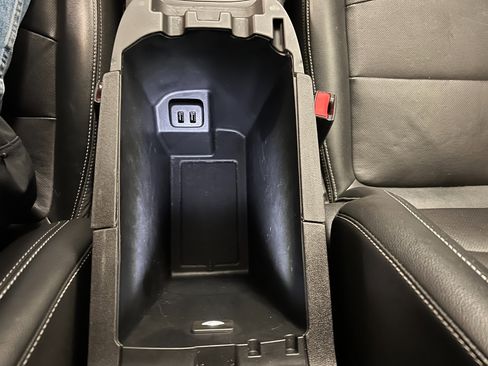 Used 2024 GMC Terrain SLT image 43