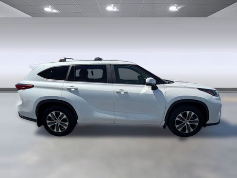 Used 2023 Toyota Highlander XLE image 8
