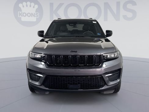 Used 2023 Jeep Grand Cherokee Altitude AWD/4WD image 11