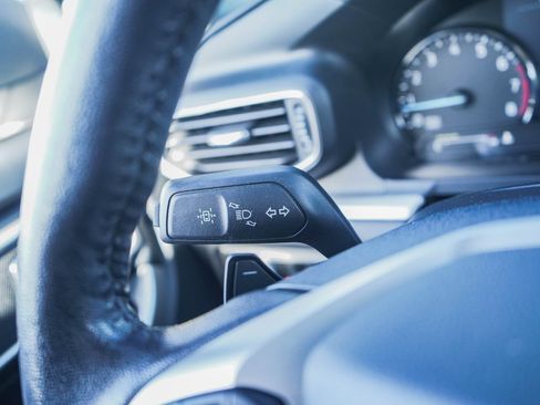 Used 2020 Ford Explorer XLT w/ Equipment Group 202A image 20