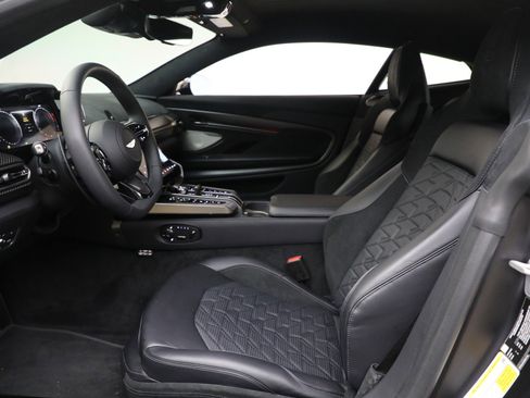 Used 2025 Aston Martin Vanquish image 24