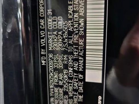 Used 2019 Volvo XC40 T5 Momentum image 25