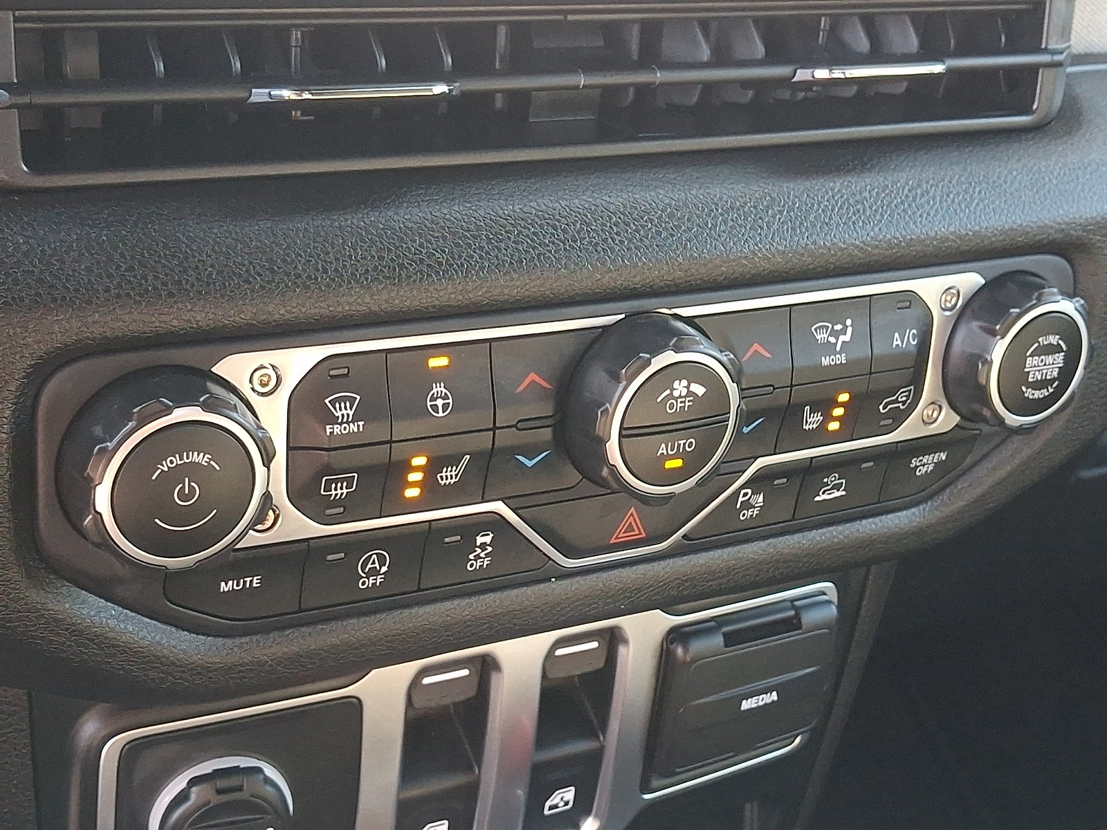 Used 2025 Jeep Wrangler Sport AWD/4WD image 15