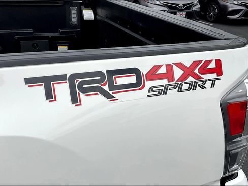 Used 2022 Toyota Tacoma TRD Sport image 9