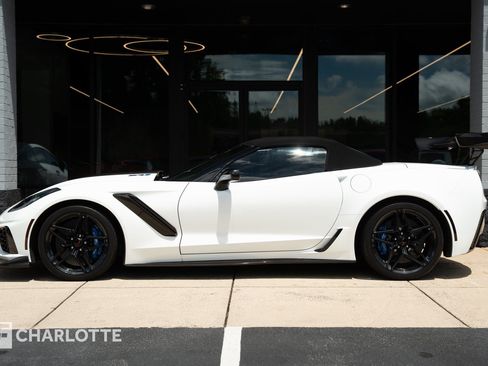 Used 2019 Chevrolet Corvette ZR1 w/ Battery Protection Package RWD image 9
