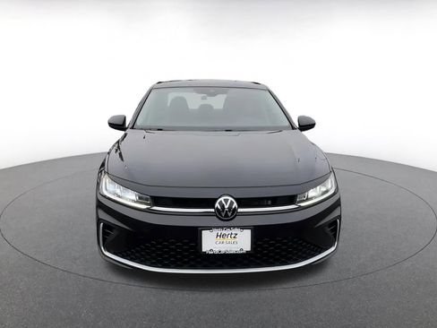 Used 2025 Volkswagen Jetta SE image 4
