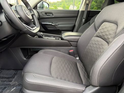 Used 2024 Nissan Pathfinder SV AWD/4WD image 17