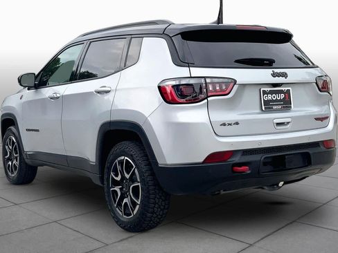 Used 2025 Jeep Compass Trailhawk w/ Trailer Tow Group AWD/4WD image 11