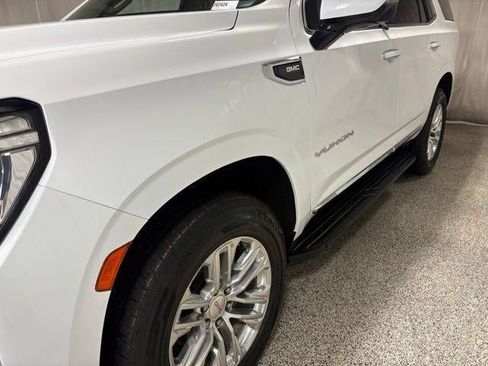Used 2021 GMC Yukon SLT w/ SLT Premium Package image 45