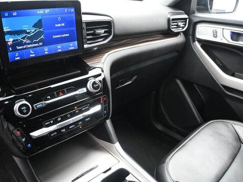 Used 2024 Ford Explorer Limited RWD image 4