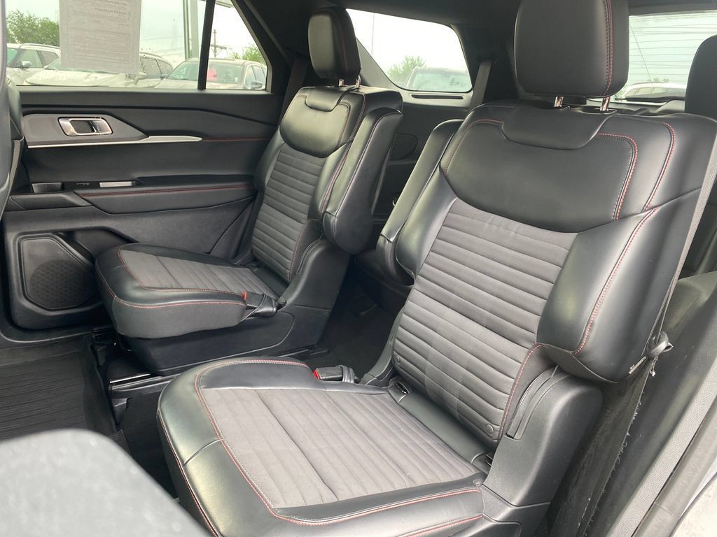 Used 2025 Ford Explorer ST-Line AWD/4WD image 24