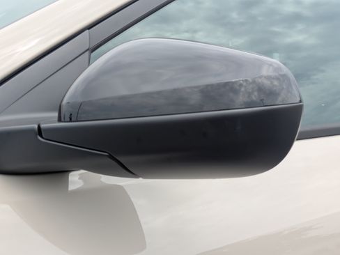 New 2026 Chevrolet Trax RS w/ Sunroof Package FWD image 31