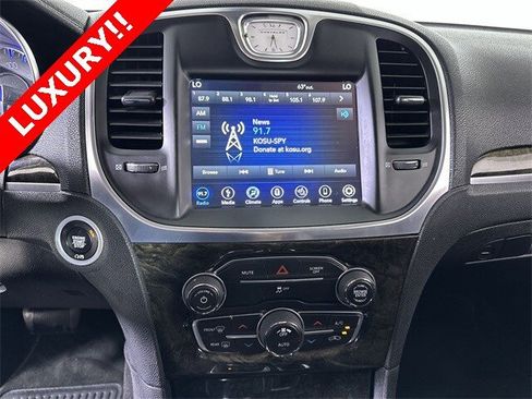 Used 2018 Chrysler 300 Limited image 13
