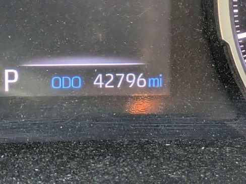 Used 2021 Toyota RAV4 XLE w/ XLE Grade Weather Package AWD/4WD image 9