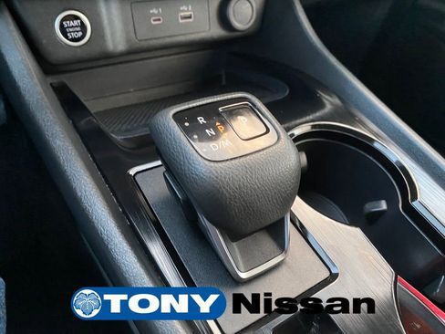 Used 2023 Nissan Rogue SV FWD image 17