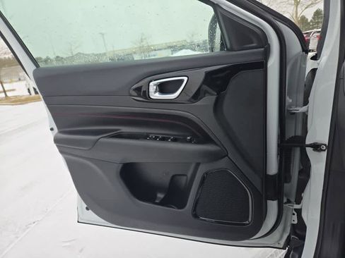 Used 2024 Jeep Compass Trailhawk image 19