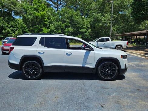 Used 2023 GMC Acadia SLT w/ Elevation Edition image 17