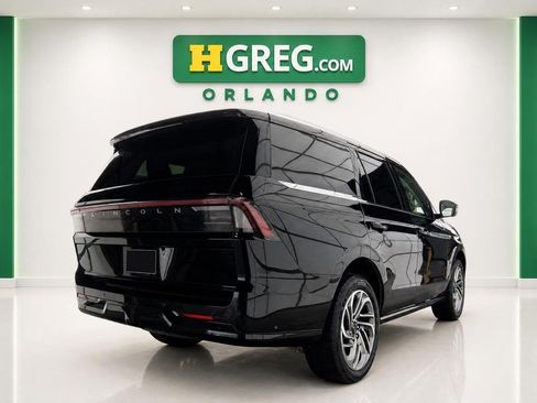 Used 2025 Lincoln Navigator Reserve AWD/4WD image 6