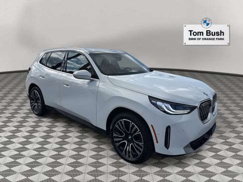 Used 2025 BMW X3 xDrive30i w/ Premium Package image 3