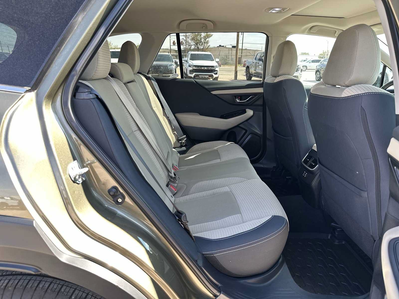 Used 2025 Subaru Outback Premium AWD/4WD image 21