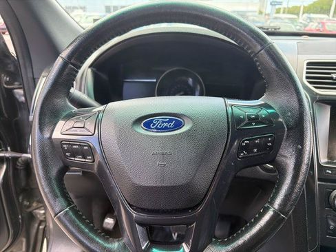 Used 2016 Ford Explorer XLT w/ Equipment Group 201A AWD/4WD image 30