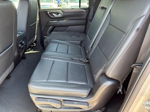 Used 2024 Chevrolet Suburban LT RWD image 23