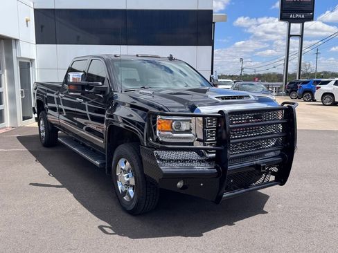 Used 2019 GMC Sierra 3500 Denali w/ Duramax Plus Package AWD/4WD image 9