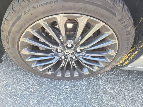 Used 2021 Toyota Avalon XSE FWD image 12