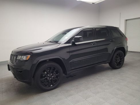 Used 2018 Jeep Grand Cherokee Altitude RWD image 2
