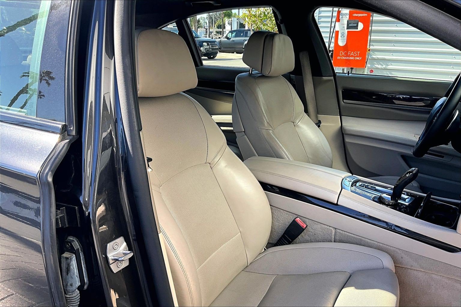 Used 2014 BMW 750i RWD image 7