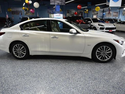 Used 2019 INFINITI Q50 Luxe w/ Essential Package (3.0T Luxe) image 3