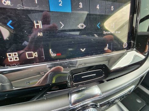 Used 2025 Volvo XC60 B5 Core image 31