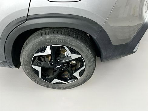 Used 2025 Kia Seltos S image 11