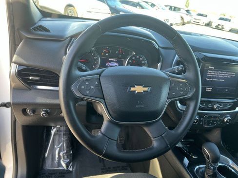 Used 2023 Chevrolet Traverse LT image 11