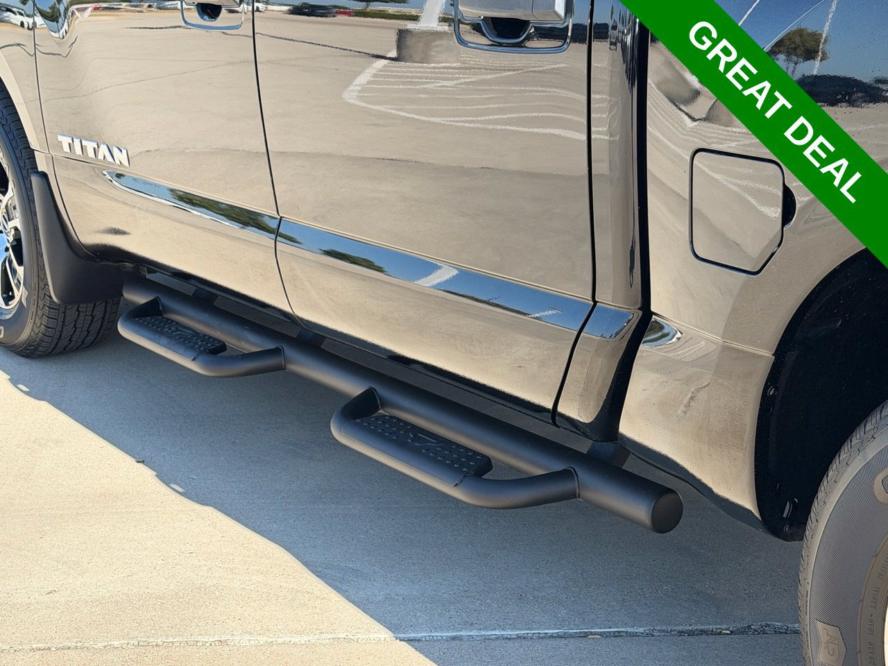 Used 2024 Nissan Titan SV w/ SV Convenience Package RWD image 9